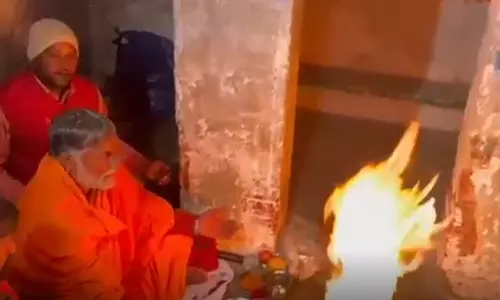 54 साल से बंद मंदिर मिला, हुआ यज्ञ, मुस्लिमों ने की पुष्प वर्षा 54 साल से बंद मंदिर मिला, हुआ यज्ञ, मुस्लिमों ने की पुष्प वर्षा