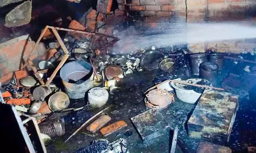 हुबली में LPG सिलेंडर विस्फोट में भगवान अयप्पा के नौ भक्त झुलस गए हुबली में LPG सिलेंडर विस्फोट में भगवान अयप्पा के नौ भक्त झुलस गए