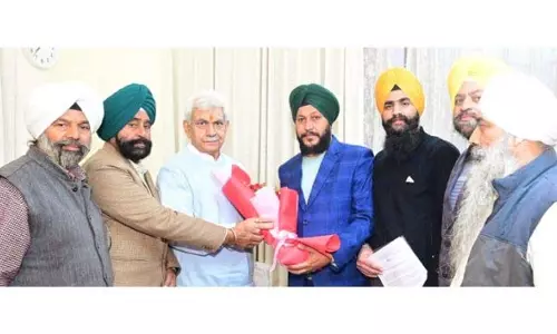 DGPC कठुआ ने एलजी से मुलाकात की