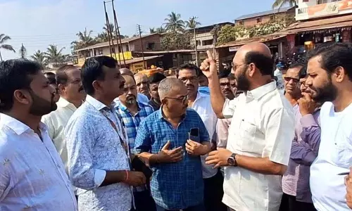 निवाली-हातखंबा: निवाली में फ्लाईओवर को रद्द करने की मांग को लेकर प्रदर्शन निवाली-हातखंबा: निवाली में फ्लाईओवर को रद्द करने की मांग को लेकर प्रदर्शन