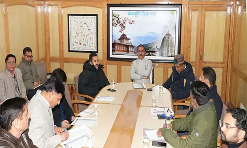 Himachal CM ने केंद्र प्रायोजित योजनाओं की समीक्षा की