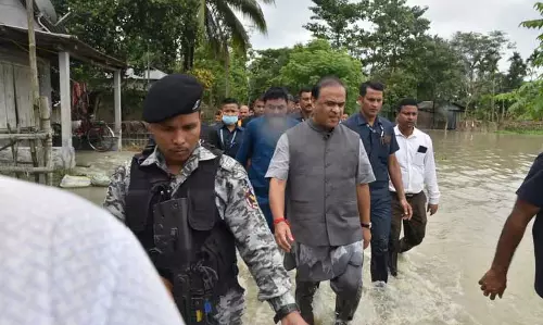Assam के मुख्यमंत्री ने लखीमपुर में बाढ़ प्रभावित परिवारों के लिए