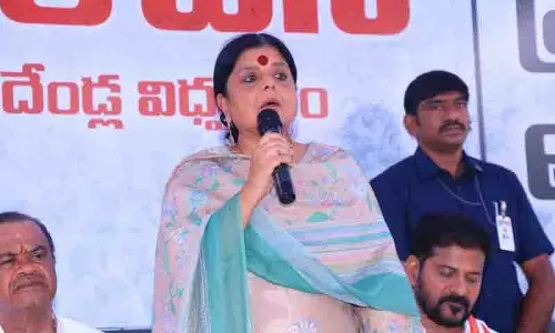 Deepa Dasmunshi ने अल्लू अर्जुन के ससुर और कांग्रेस नेता चंद्रशेखर रेड्डी से मिलने से किया इनकार