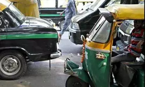 US छात्रा से जबरन वसूली के आरोप में ऑटो चालक गिरफ्तार