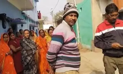 माइक्रोफाइनेंस कंपनी के कर्मचारियों द्वारा प्रताड़ित किए जाने के बाद महिला ने suicide की माइक्रोफाइनेंस कंपनी के कर्मचारियों द्वारा प्रताड़ित किए जाने के बाद महिला ने suicide की