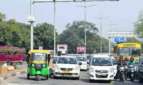 UT में लाल बत्ती पार करना सबसे आम यातायात अपराध, 4.29 लाख का जुर्माना