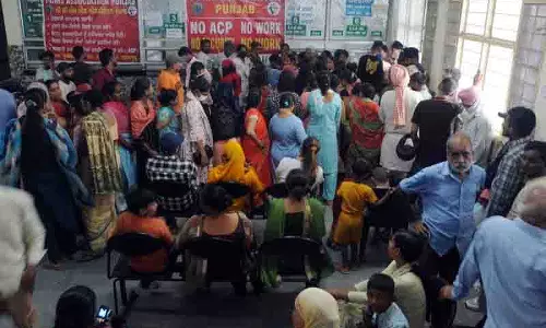 Ludhiana: कर्मचारियों की कमी, ख़राब बुनियादी ढांचे से स्वास्थ्य सेवाओं पर बुरा असर Ludhiana: कर्मचारियों की कमी, ख़राब बुनियादी ढांचे से स्वास्थ्य सेवाओं पर बुरा असर