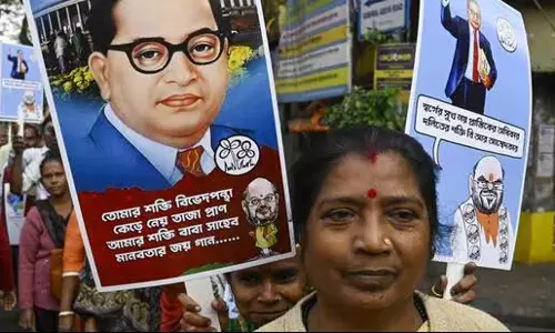 West Bengal : अंबेडकर पर अमित शाह की टिप्पणी के खिलाफ टीएमसी ने किया विरोध प्रदर्शन