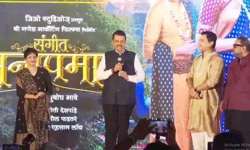 Mumbai: मुख्यमंत्री देवेन्द्र फड़णवीस द्वारा फिल्म संगीत मनपमन का ट्रेलर लॉन्च