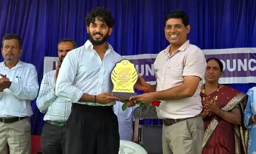 BMC ने पुरस्कार विजेता फिल्म निर्माता को सम्मानित किया BMC ने पुरस्कार विजेता फिल्म निर्माता को सम्मानित किया