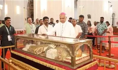 Belgaum के बिशप ने सेंट जेवियर्स के पवित्र अवशेषों की पूजा की