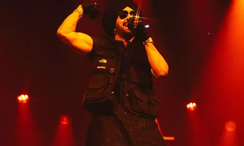 Dosanjh concert: कार्यक्रम स्थल पर मोबाइल टावर लगाने की अनुमति देने पर कार्रवाई, एक्सईएन निलंबित Dosanjh concert: कार्यक्रम स्थल पर मोबाइल टावर लगाने की अनुमति देने पर कार्रवाई, एक्सईएन निलंबित