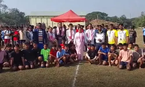 Assam : सांसद बिजुली कलिता मेधी ने बोको के गांधी मैदान में खेल मोहरों 2.0 का उद्घाटन किया Assam : सांसद बिजुली कलिता मेधी ने बोको के गांधी मैदान में खेल मोहरों 2.0 का उद्घाटन किया