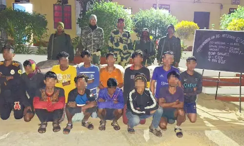 Meghalaya: बीएसएफ ने 13 बांग्लादेशियों को पकड़ा, 10 लाख का प्रतिबंधित सामान जब्त