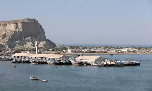 व्यापार के लिए Iranian सीमा को फिर से खोलने की मांग को लेकर विरोध प्रदर्शन जारी