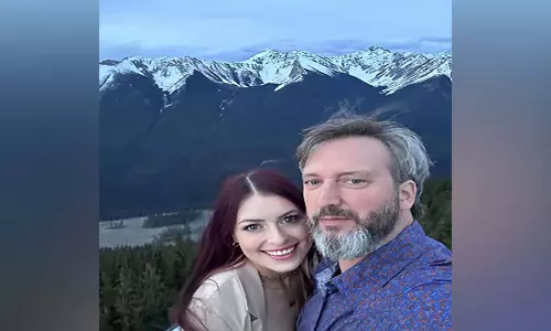 Tom Green ने अमांडा से सगाई की घोषणा की