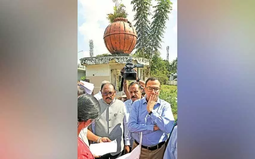 Kerala : सुप्रीम कोर्ट के न्यायमित्र ने मरदु विध्वंस स्थल पर निर्माण को हरी झंडी दी