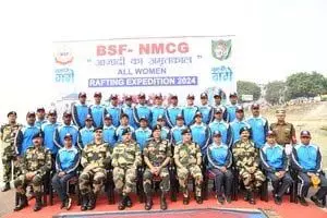 महानिदेशक ने सभी महिला BSF नौकायन अभियान को हरी झंडी दिखाई