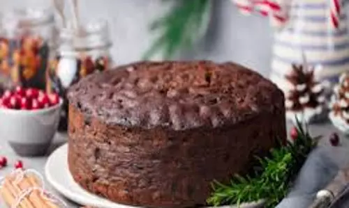 Christmas 2024: क्रिसमस पर ऐसे बनाएं पारंपरिक रम केक