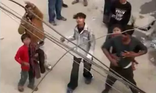 Ludhiana: नशेड़ियों ने वाहनों को नुकसान पहुंचाया Ludhiana: नशेड़ियों ने वाहनों को नुकसान पहुंचाया