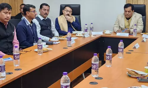 केंद्रीय मंत्री सोनोवाल ने Dibrugarh Airport के रनवे विस्तार परियोजना की समीक्षा की केंद्रीय मंत्री सोनोवाल ने Dibrugarh Airport के रनवे विस्तार परियोजना की समीक्षा की
