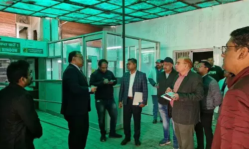 Haryana : स्वास्थ्य महानिदेशक ने सिरसा जिला अस्पताल का किया निरीक्षण Haryana : स्वास्थ्य महानिदेशक ने सिरसा जिला अस्पताल का किया निरीक्षण