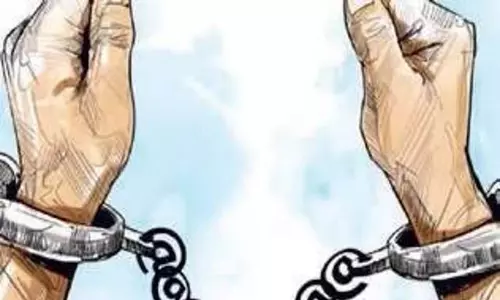 Odisha: मूर्ति अपवित्र करने के बाद बड़बिल में आक्रोश, मंदिर में चोरी के आरोप में तीन लोग गिरफ्तार Odisha: मूर्ति अपवित्र करने के बाद बड़बिल में आक्रोश, मंदिर में चोरी के आरोप में तीन लोग गिरफ्तार