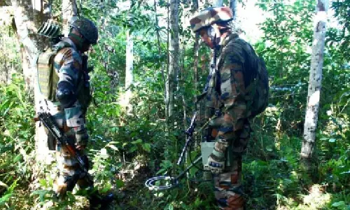 Manipur में आईईडी, देशी रॉकेट जब्त Manipur में आईईडी, देशी रॉकेट जब्त