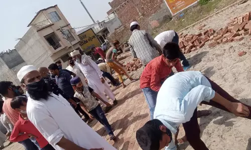UP: मुजफ्फरनगर में जमीन मालिकों ने तोड़ी मजार, एफआईआर दर्ज