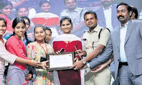 Guntur में ‘साइबर वीरता’ जागरूकता कार्यक्रम शुरू किया