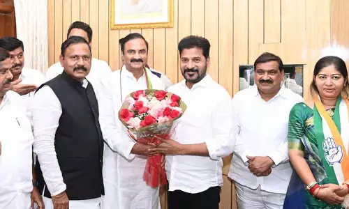 अल्लू अर्जुन के ससुर ने AICC प्रभारी दीपा दासमुंशी से मुलाकात की