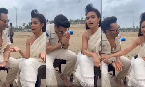 Keerthy Suresh, वरुण धवन को मलयालम और तेलुगु भाषा सिखाते: वायरल वीडियो Keerthy Suresh, वरुण धवन को मलयालम और तेलुगु भाषा सिखाते: वायरल वीडियो