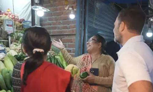 जब राहुल गांधी सब्जियों का दाम जानने सब्जी मंडी पहुंचे, महंगाई पर तीखी प्रतिक्रिया