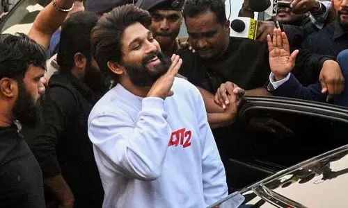 Allu Arjun Update: पुष्पा 2 अभिनेता जांच का सामना करने के लिए पुलिस स्टेशन पहुंचे