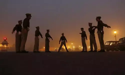 केरल में खड़ी कारवां में दो लोग मृत पाए गए