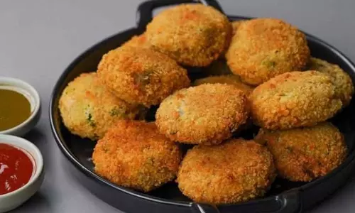 पोहा नगेट्स: नाश्ते में झटपट बनकर तैयार हो जाती है ये डिश पोहा नगेट्स: नाश्ते में झटपट बनकर तैयार हो जाती है ये डिश