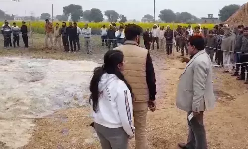 150 फीट गहरे बोरवेल में फंसी तीन साल की बच्ची, रेस्क्यू ऑपरेशन जारी, लेटेस्ट VIDEO