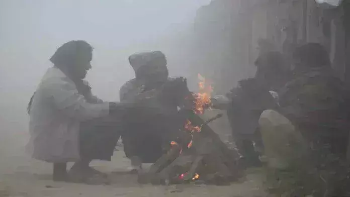 Weather : मंगलवार को भी तेज ठंड ,न्यूनतम तापमान 15.4°C रहा Weather : मंगलवार को भी तेज ठंड ,न्यूनतम तापमान 15.4°C रहा