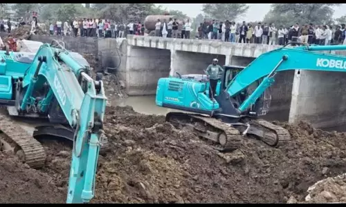एमपी के बुधनी में निर्माणाधीन पुल का स्लैब गिरने से तीन मजदूरों की मौत एमपी के बुधनी में निर्माणाधीन पुल का स्लैब गिरने से तीन मजदूरों की मौत