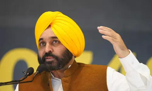 Punjab के सीएम मान ने केंद्र से कहा, जिद छोड़ें, किसानों से बात करें Punjab के सीएम मान ने केंद्र से कहा, जिद छोड़ें, किसानों से बात करें