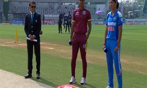 Second ODI: वडोदरा में वेस्टइंडीज के खिलाफ टॉस जीतकर बल्लेबाजी करने उतरी भारतीय महिला टीम Second ODI: वडोदरा में वेस्टइंडीज के खिलाफ टॉस जीतकर बल्लेबाजी करने उतरी भारतीय महिला टीम