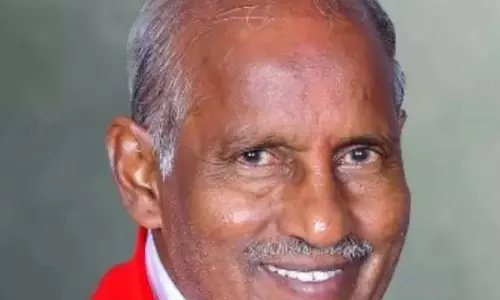 CPI विधायक ने किम्स अस्पताल में श्री तेज से मुलाकात की
