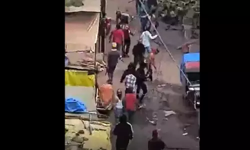 दो पक्षों के बीच विवाद: किसने लहराई तलवार? पुलिस ने संभाला मोर्चा