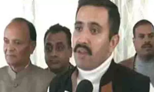 हिमाचल प्रदेश में बर्फबारी से सड़क संपर्क बाधित, PWD मंत्री ने कहा, कल शाम तक 235 सड़कें खुल जाएंगी