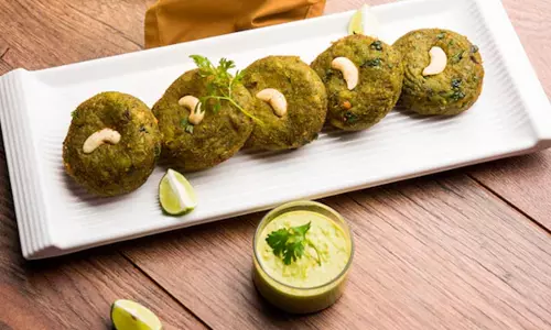 अपनी क्रिसमस पार्टी के लिए हरी सीख तैयार करे