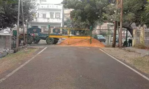 NOIDA : एनजीटी के नियम दरकिनार, प्रदूषण का कारण बनी खुली निर्माण सामग्री NOIDA : एनजीटी के नियम दरकिनार, प्रदूषण का कारण बनी खुली निर्माण सामग्री