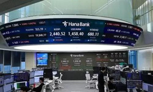 कमजोर अमेरिकी खपत आंकड़ों के बीच Seoul के शेयर लगभग स्थिर बंद हुए
