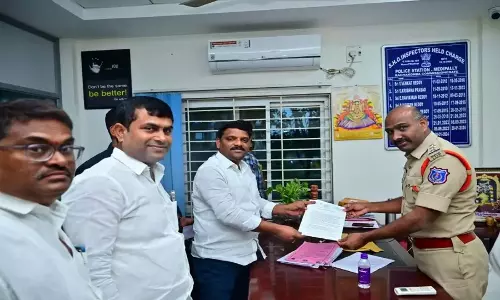 कांग्रेस MLC ने पुष्पा-2 के अभिनेता, निर्देशक और निर्माता के खिलाफ शिकायत दर्ज कराई
