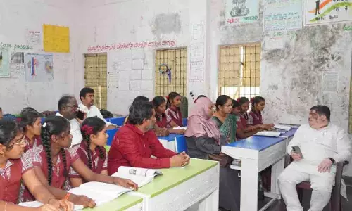 Telangana के मंत्री ने केजीबीवी स्कूल का दौरा किया Telangana के मंत्री ने केजीबीवी स्कूल का दौरा किया