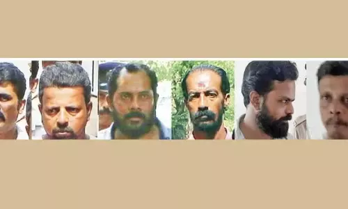 Kerala : प्रतिद्वंद्वी का सिर काटकर उससे फुटबॉल खेलने के जुर्म में 6 को आजीवन कारावास Kerala : प्रतिद्वंद्वी का सिर काटकर उससे फुटबॉल खेलने के जुर्म में 6 को आजीवन कारावास